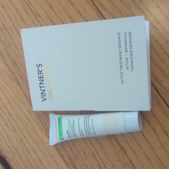 Sample Bundle With Small Pouch - Picture 4 of 8